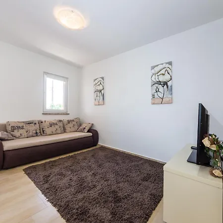 Orkula Appartement *